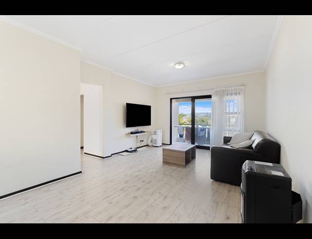 2 BEDROOM APARTMENT FOR SALE IN SUNNINGHILL